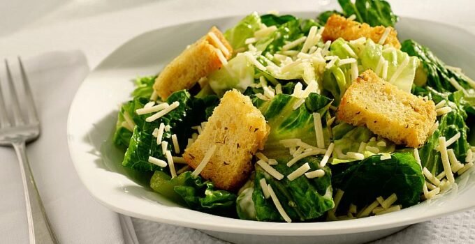Top Five Popular Salads Are Dangerous For Your Silhouette